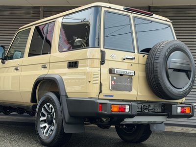 TOYOTA LAND CRUISER 70 - 10