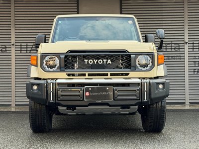 TOYOTA LAND CRUISER 70 - 2