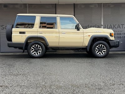 TOYOTA LAND CRUISER 70 - 5