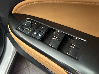 2022 Lexus NX — миниатюра 26