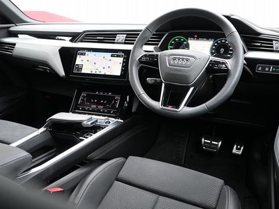 صورة 6 لـ 2024 AUDI Q8 SPORTBACK E-TRON