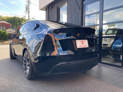 TESLA MODEL Y - 10