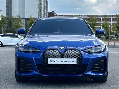 2025 BMW I4 photo 2