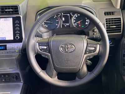 2021 Toyota LAND CRUISER PRADO — миниатюра 11