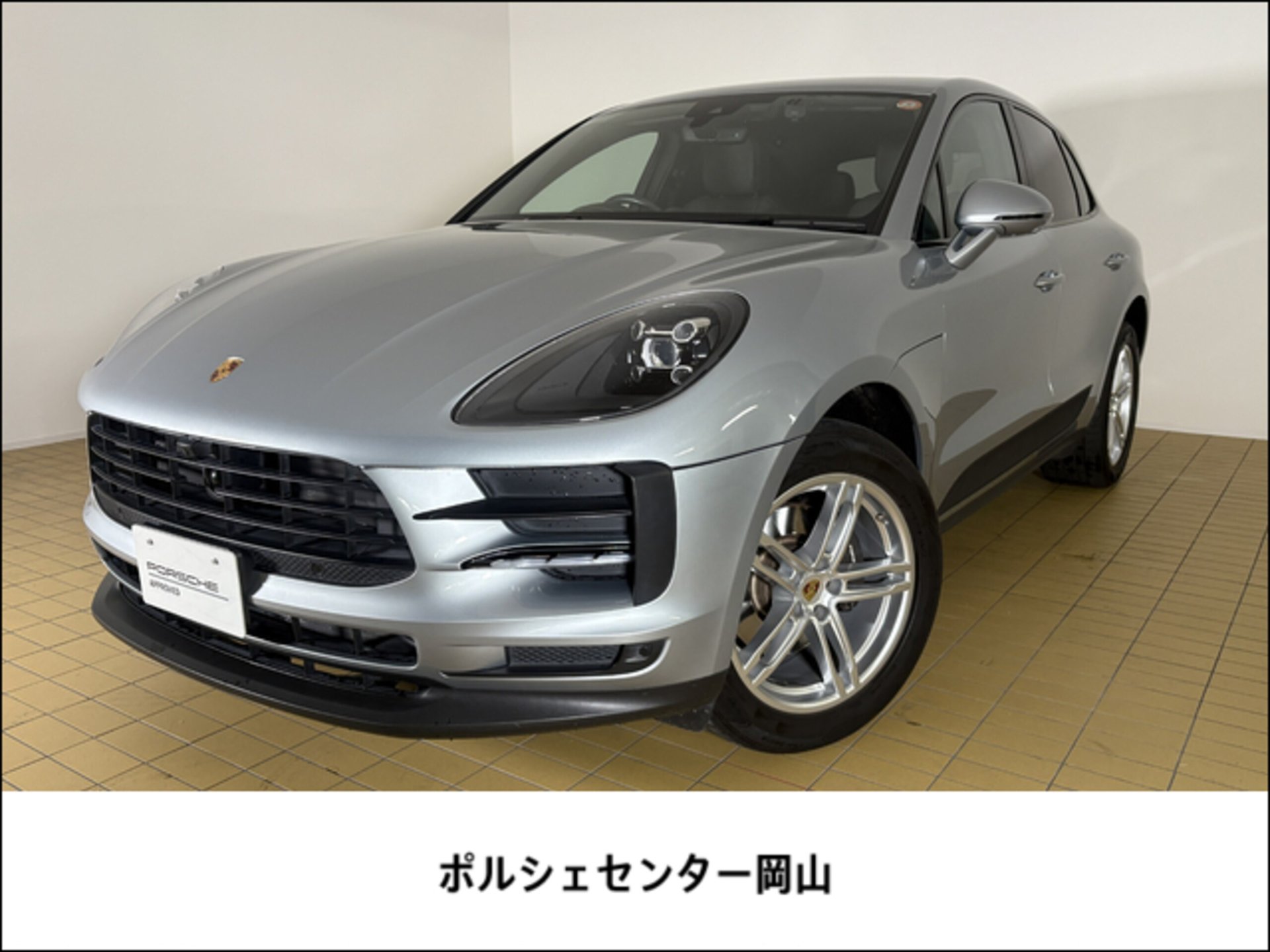PORSCHE MACAN - View 1