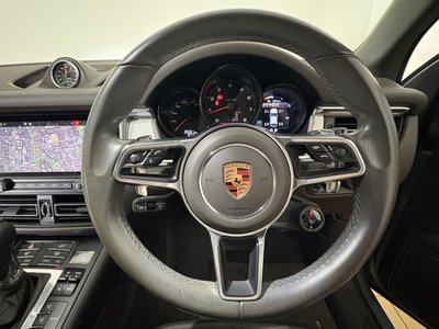 PORSCHE MACAN - 8
