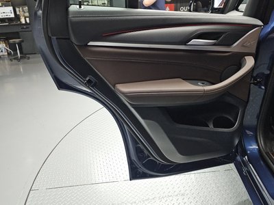 2025 BMW X4 thumbnail 15