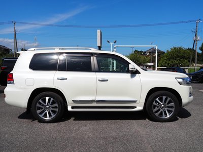 صورة 9 لـ 2021 Toyota LAND CRUISER 200