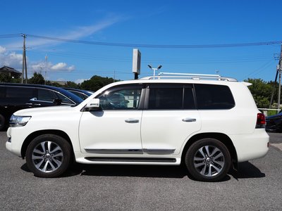 صورة 8 لـ 2021 Toyota LAND CRUISER 200