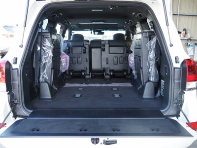 2021 Toyota LAND CRUISER 200 thumbnail 33