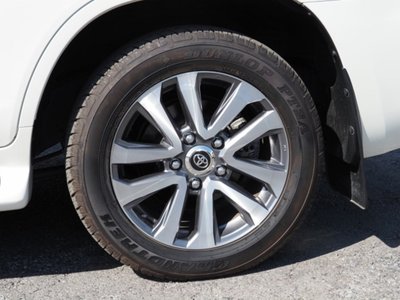 2021 Toyota LAND CRUISER 200 thumbnail 17