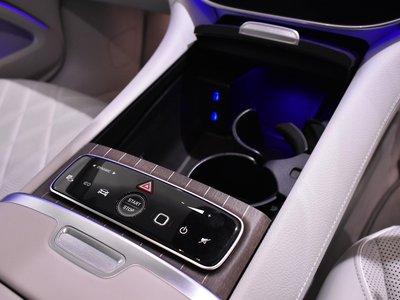 MERCEDES-BENZ EQS - 8