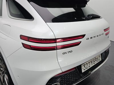 صورة 10 لـ 2022 Genesis GV70
