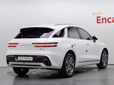 صورة 4 لـ 2022 Genesis GV70