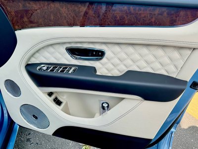 BENTLEY BENTAYGA - 8