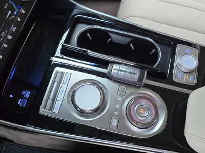 2023 Genesis GV80 thumbnail 12