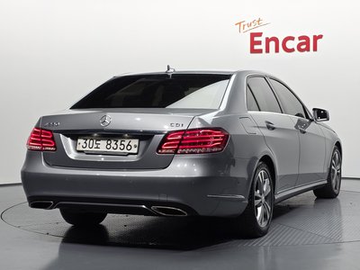 MERCEDES-BENZ E-CLASS - 4