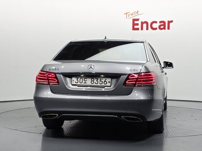 MERCEDES-BENZ E-CLASS - 3