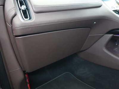 2023 Aston Martin DBX — миниатюра 61