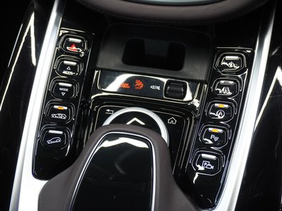 2023 Aston Martin DBX — миниатюра 37