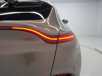 2023 Aston Martin DBX — миниатюра 18