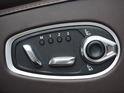 2023 Aston Martin DBX — миниатюра 52