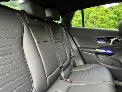 2025 Mercedes-BENZ GLC — миниатюра 33