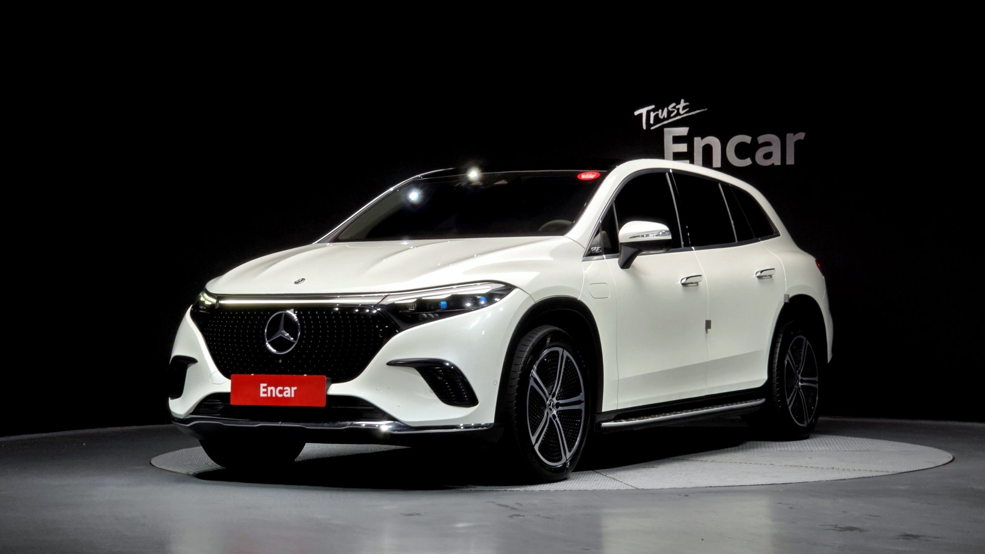 MERCEDES-BENZ EQS SUV - View 1