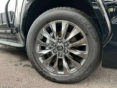 TOYOTA LAND CRUISER 300 - 10