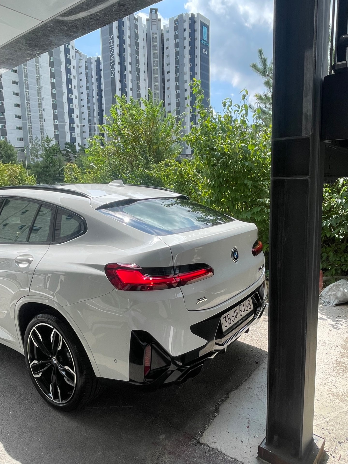 BMW X4 - View 1