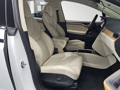 2019 Tesla MODEL X — миниатюра 19