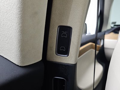 2019 Tesla MODEL X — миниатюра 31