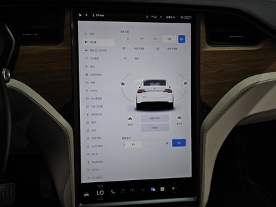 2019 Tesla MODEL X — миниатюра 23