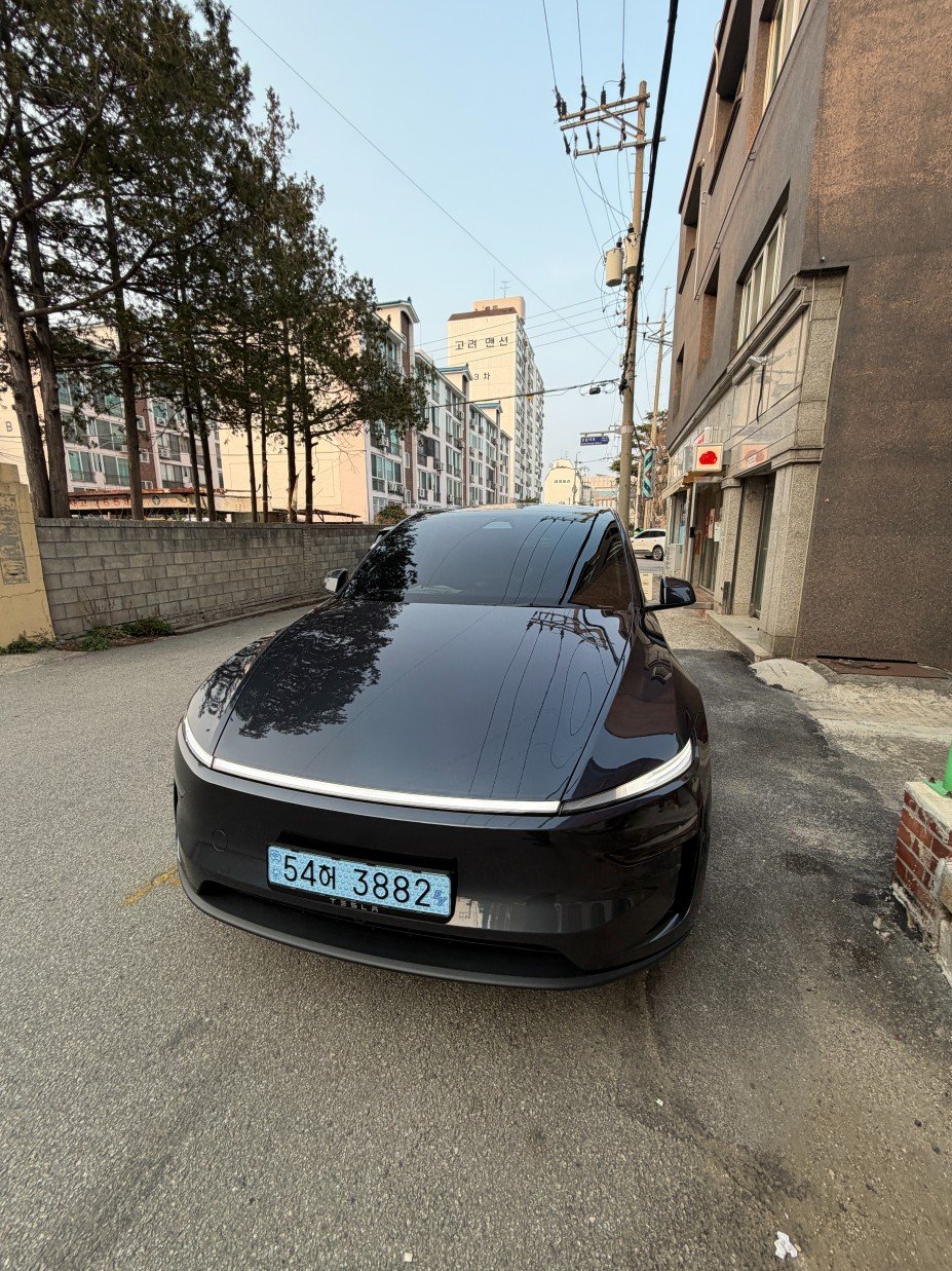 TESLA MODEL Y - View 1