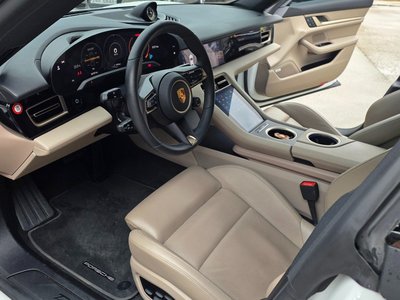 2022 Porsche TAYCAN 照片 9