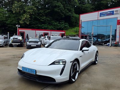 2022 Porsche TAYCAN 照片 1
