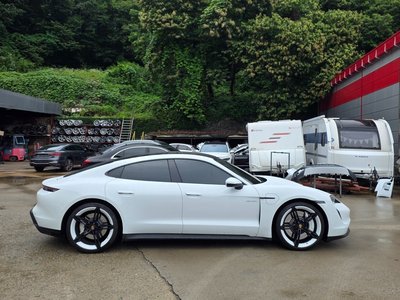 2022 Porsche TAYCAN 照片 4