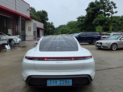 2022 Porsche TAYCAN 照片 6