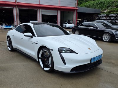 2022 Porsche TAYCAN 照片 8