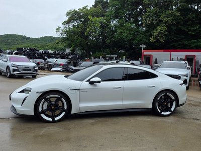 2022 Porsche TAYCAN 照片 2
