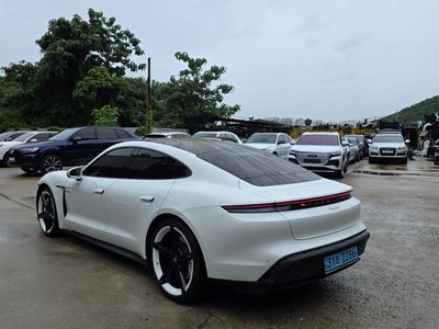 2022 Porsche TAYCAN 照片 3