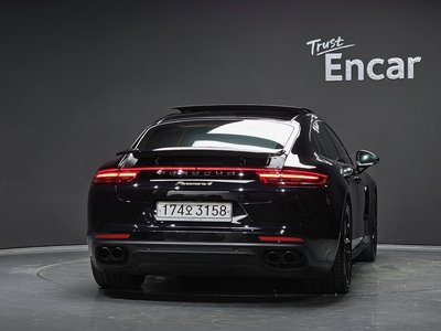 PORSCHE PANAMERA - 3