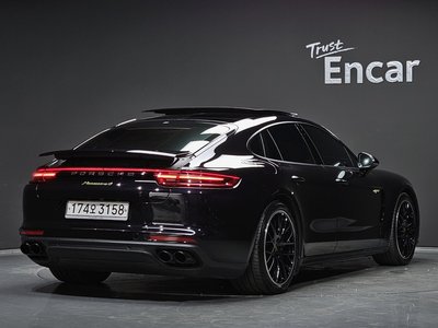 PORSCHE PANAMERA - 4