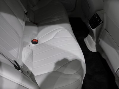 2025 Mercedes-BENZ EQE 缩略图 35