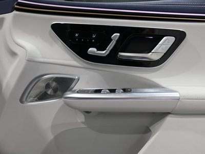 2025 Mercedes-BENZ EQE 缩略图 22