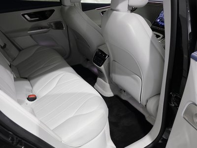 2025 Mercedes-BENZ EQE 缩略图 32