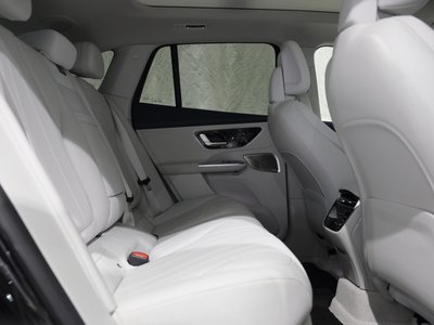 2025 Mercedes-BENZ EQE 缩略图 33
