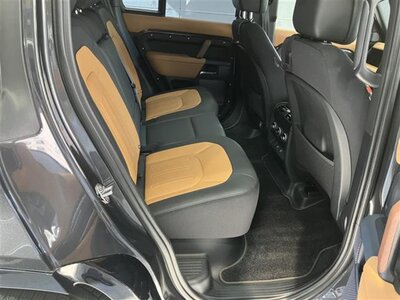 LAND ROVER DEFENDER - 8