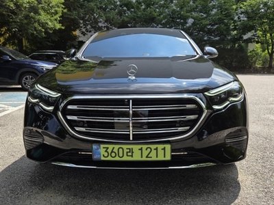2025 Mercedes-BENZ E-CLASS 照片 1