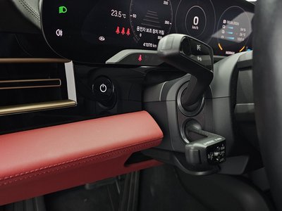 2023 Porsche TAYCAN — миниатюра 30